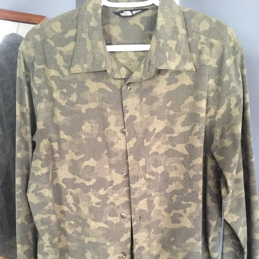 Mens Northface Button-Up - Camo - Size Large